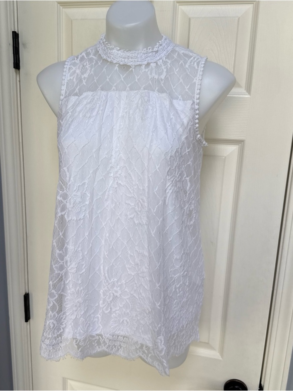 ULTRA PINK Embroidered Floral Lace Sheer Layered Mock Neck Tunic Tank Top sz M